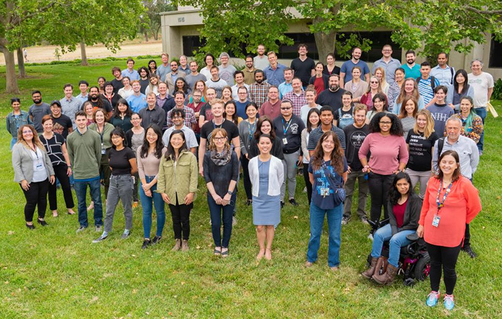 Center for Neuroscience faculty, trainees and staff in 2022.