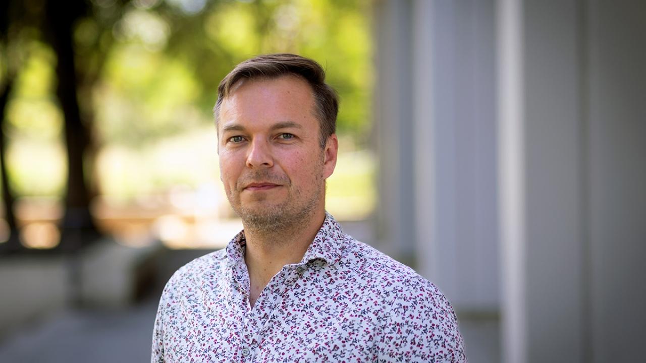 Jonathon Schofield has been recognized with an NSF CAREER Award for his research. (Cody Duty/UC Davis)