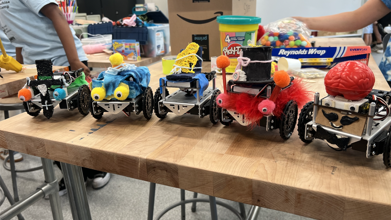 robots-Mind and Machine summer camp